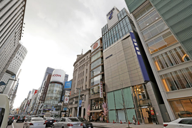 全国最高価格の「山野楽器銀座本店」前も新型コロナで人通りは閑散(東京・銀座) 全国最高価格の「山野楽器銀座本店」前も新型コロナで人通りは閑散(東京・銀座)