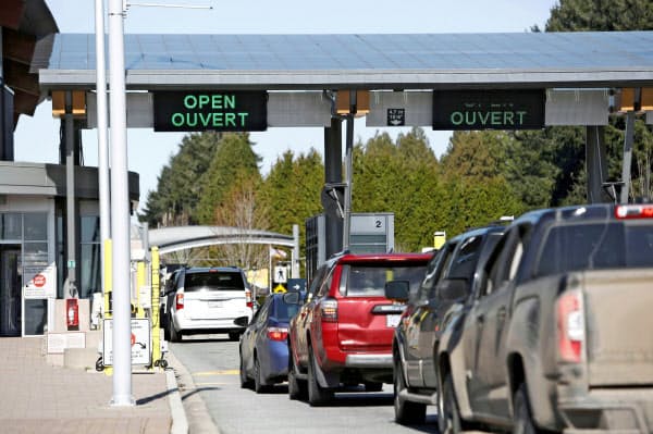 米国とカナダの国境=ロイター