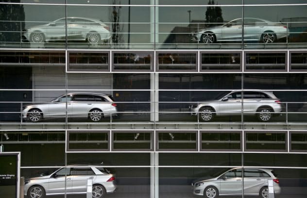 20年に入ってからの新車販売はさえない=ロイター 20年に入ってからの新車販売はさえない=ロイター