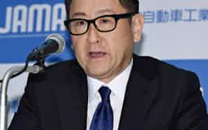 記者会見する日本自動車工業会の豊田章男会長(19日、東京都港区) 記者会見する日本自動車工業会の豊田章男会長(19日、東京都港区)