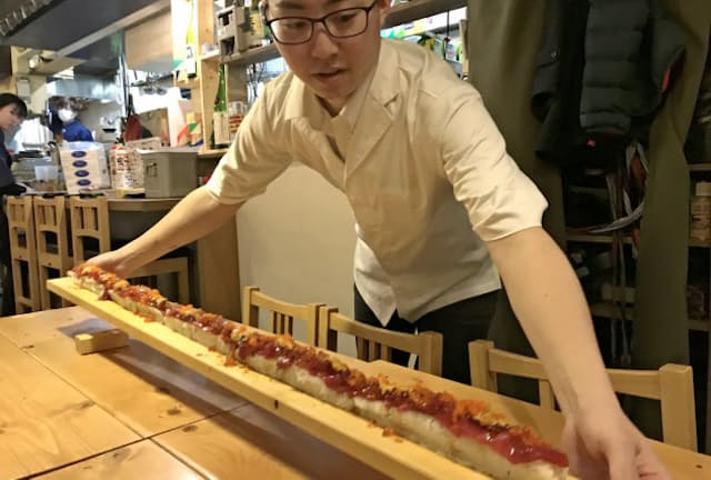 長さ1メートルのロングユッケ寿司はインパクト十分