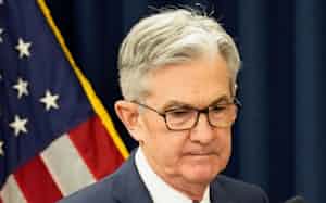 米連邦準備理事会(FRB)のパウエル議長は企業の資金繰りを支える緊急措置を相次いで打ち出している=ロイター 米連邦準備理事会(FRB)のパウエル議長は企業の資金繰りを支える緊急措置を相次いで打ち出している=ロイター