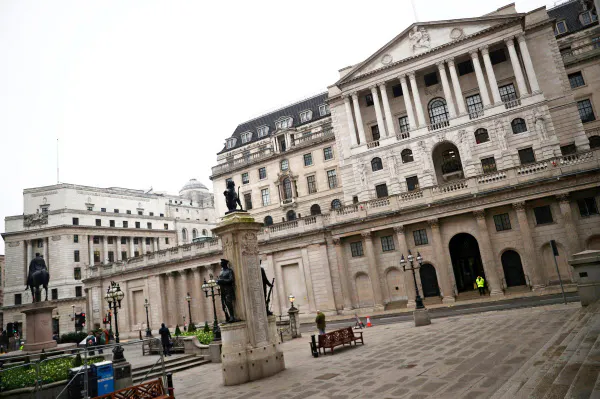 英金融街シティーのイングランド銀行本店=ロイター