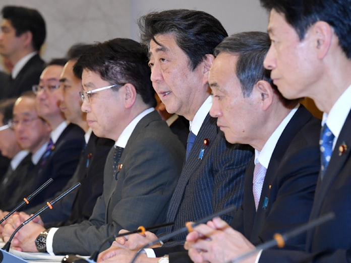 新型コロナ 安倍1強 隠せぬ弱点 新型コロナ危機と統治 日本経済新聞