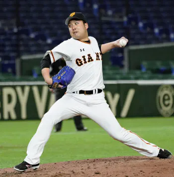 DeNAとの練習試合に登板し、5回無失点と好投した巨人・今村(21日、東京ドーム)=共同