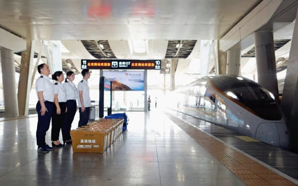 中国ネット通販2位の京東集団は専用ケースを使って高速鉄道宅配を行う