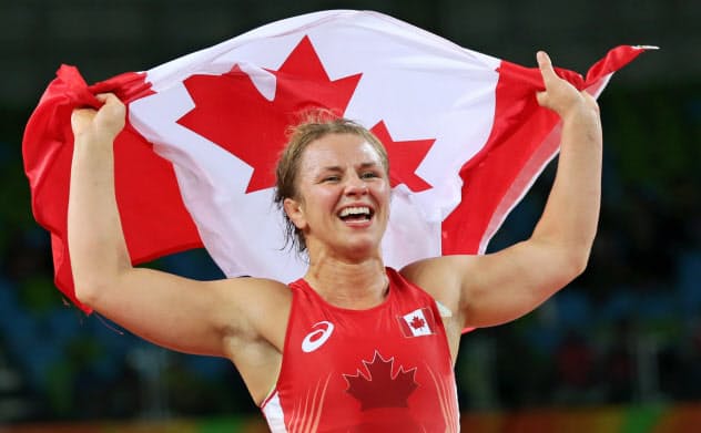 カナダはスポーツ団体などに大規模な資金提供を決めた(リオ五輪レスリング女子75キロ級金メダリストのエリカ・ウィーブ選手)=ロイター カナダはスポーツ団体などに大規模な資金提供を決めた(リオ五輪レスリング女子75キロ級金メダリストのエリカ・ウィーブ選手)=ロイター