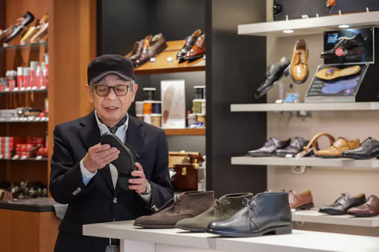 スニーカーブームが革靴を進化させた 石津祥介氏 Nikkei Style スニーカーブームが革靴を進化させた 石津祥介氏 Nikkei Style
