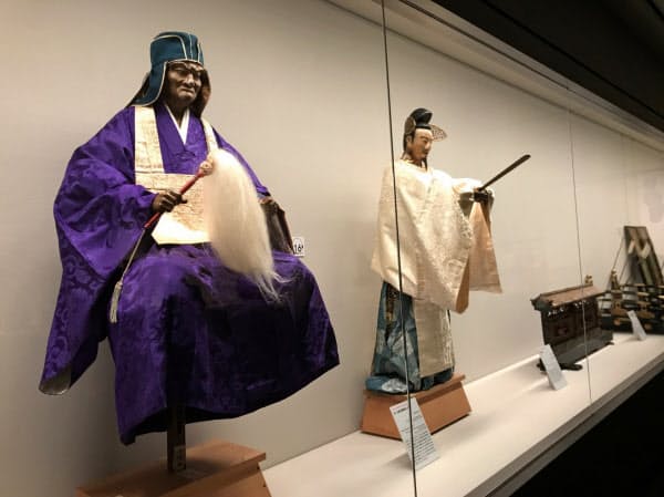 特別展「京都祇園祭」に出展された白楽天山の御神体人形ほか(23日、京都市の京都文化博物館)