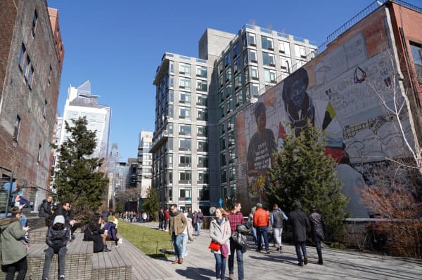 ところどころに休めるスペースがあり、コンサートなども開かれる