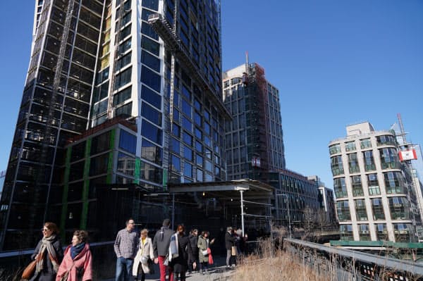 ハイライン周辺では高級マンションなどの建設が進む