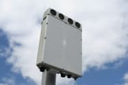 NECが量産を始めた5G用の無線機。楽天は東京都内から基地局の整備を進める NECが量産を始めた5G用の無線機。楽天は東京都内から基地局の整備を進める