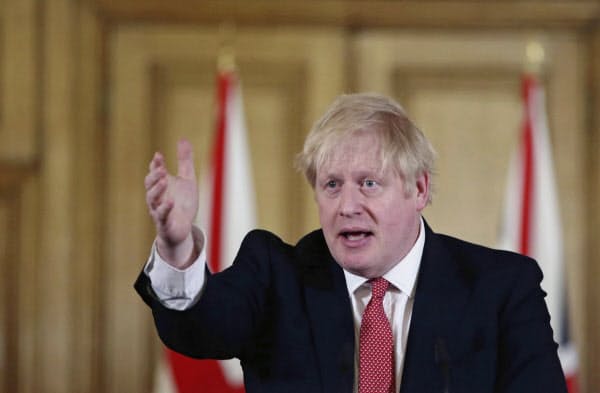 ジョンソン英首相は「軽い症状が出て、陽性との検査結果が出た」とツイッターに投稿した=AP
