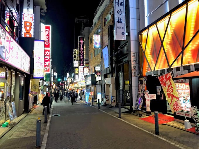 新型コロナ 居酒屋やファミレス 新型コロナで5割以上減収も 日本経済新聞