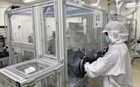 早稲田大学はリチウム硫黄電池の大型化を目指す（逢坂教授提供）