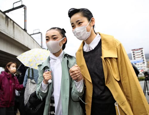 宝塚音楽学校が合格発表 コロナ影響で学内掲示見送り 写真 共同 日本経済新聞