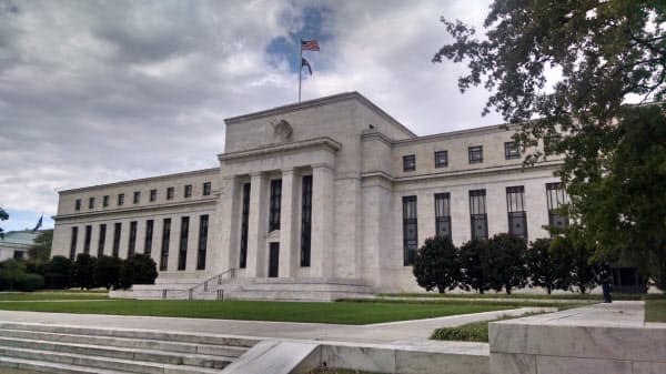 FRBは格付けが下がった企業の社債購入や間接融資に踏み込む