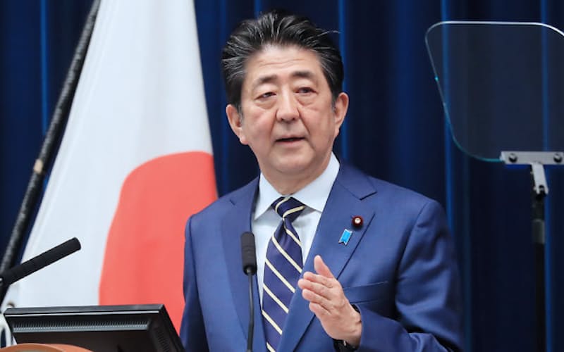 記者会見する安倍首相(28日、首相官邸) 記者会見する安倍首相(28日、首相官邸)