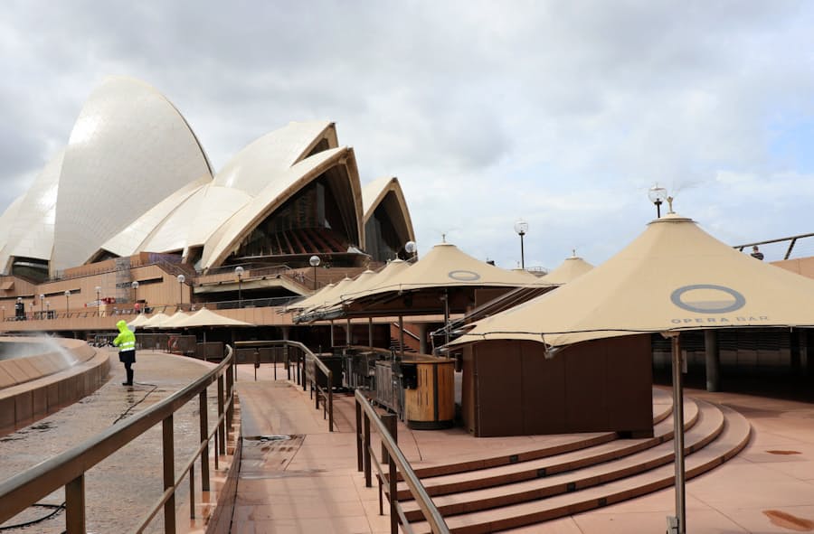 新型コロナ 豪 公共の場所 2人 まで規制 新型コロナで 日本経済新聞