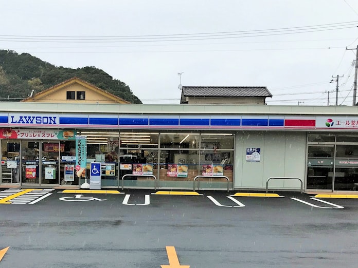 高知に薬局併設のコンビニ ローソン 四国で初 日本経済新聞 高知に薬局併設のコンビニ ローソン 四国で初 日本経済新聞