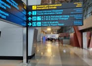 入国制限の導入でインドネシアを訪れる外国人客は急減している(25日、ジャカルタ郊外のスカルノハッタ国際空港) 入国制限の導入でインドネシアを訪れる外国人客は急減している(25日、ジャカルタ郊外のスカルノハッタ国際空港)