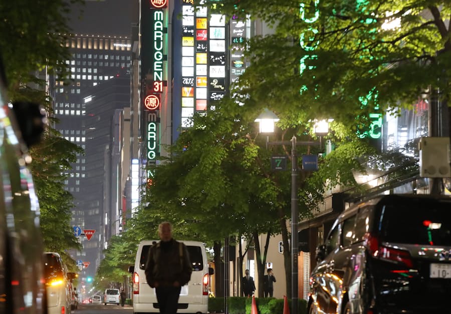 新型コロナ 夜の街 クラスター危険あらわ 3つの密 重なる 日本経済新聞