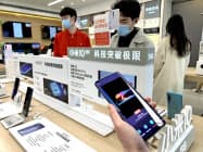 営業を再開した小米の店舗はにぎわっていた(3月末、北京市内の店舗) 営業を再開した小米の店舗はにぎわっていた(3月末、北京市内の店舗)