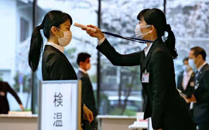 新型コロナ 新型コロナで厳戒の入社式 トップ 危機乗り越えて 日本経済新聞