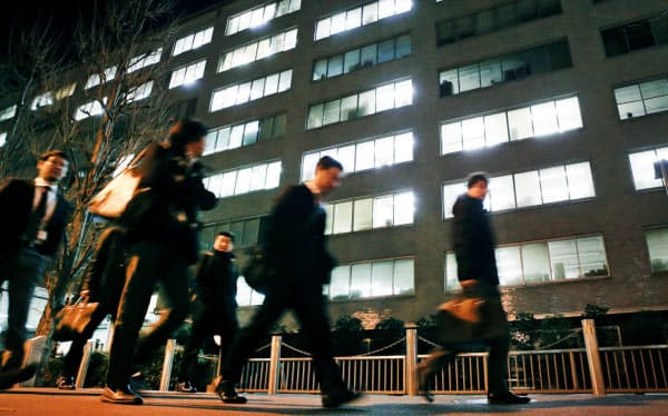 政府は若手官僚の離職に危機感を強め、全府省庁に業務改善に取り組むよう通知した(東京・霞が関)