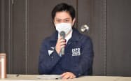 大阪府新型コロナウイルス対策本部会議であいさつする吉村知事(2日、大阪府庁) 大阪府新型コロナウイルス対策本部会議であいさつする吉村知事(2日、大阪府庁)