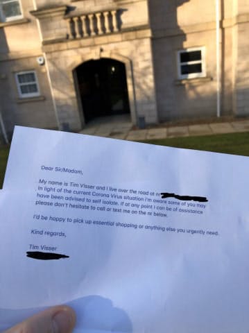 ラグビーの元スコットランド代表、ティム・ビサーさんは買い物代行の依頼を呼び掛けるチラシをつくった(本人のツイッターより)