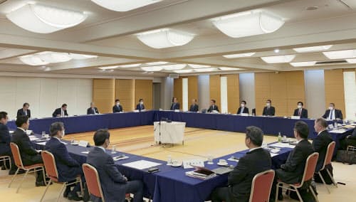 新型コロナウイルス感染拡大を受け開かれた、プロ野球の12球団代表者会議=3日、東京都内=日本野球機構提供