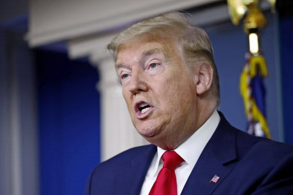 記者会見に臨むトランプ米大統領(3日、ワシントン)=AP