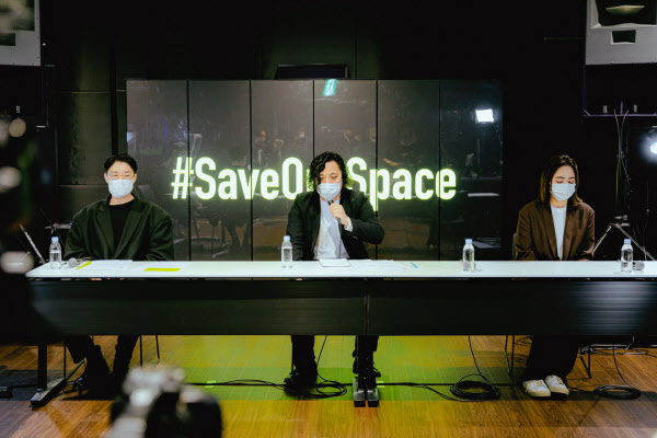 ライブハウスや劇場 国は補償を 30万筆署名集まる 日本経済新聞 ライブハウスや劇場 国は補償を 30万筆署名集まる 日本経済新聞