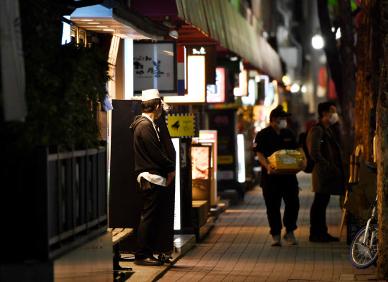 新型コロナ 繁華街ひっそり 緊急事態宣言 迫る春の夜 日本経済新聞 新型コロナ 繁華街ひっそり 緊急事態宣言 迫る春の夜 日本経済新聞