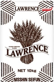 日清製粉の業務用小麦粉「ロレンス」。一般的な強力粉にくらべて吸水、保水力が高い。 日清製粉の業務用小麦粉「ロレンス」。一般的な強力粉にくらべて吸水、保水力が高い。