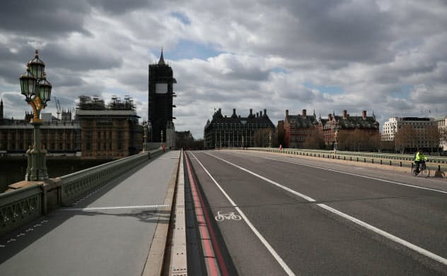 人通りがなくなったロンドン市内=ロイター 人通りがなくなったロンドン市内=ロイター