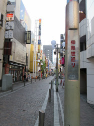 新型コロナ 神奈川県内 繁華街人影まばら 緊急事態宣言で 日本経済新聞