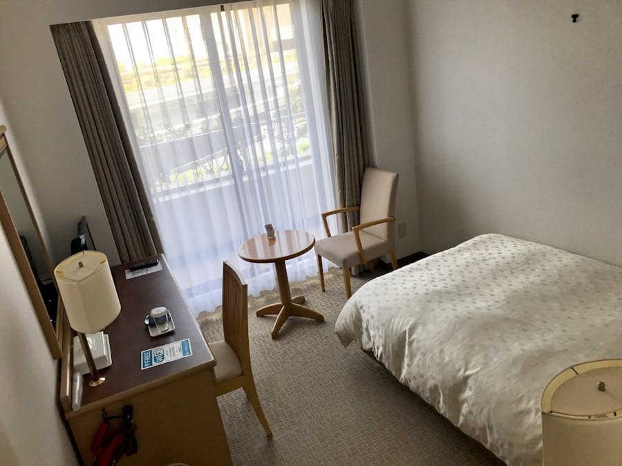 新型コロナ 神奈川県の軽症 無症状者受け入れ施設 報道陣に公開 日本経済新聞