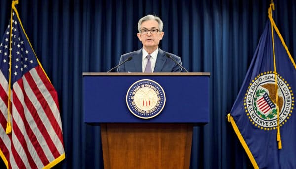 未踏の政策領域に踏み出した米連邦準備理事会(FRB)のパウエル議長=ロイター