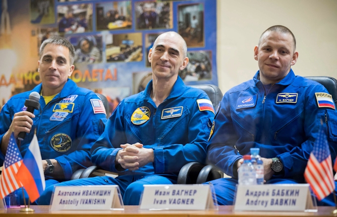 新型コロナ ロシア 3飛行士を宇宙に打ち上げ ステーションへ 日本経済新聞