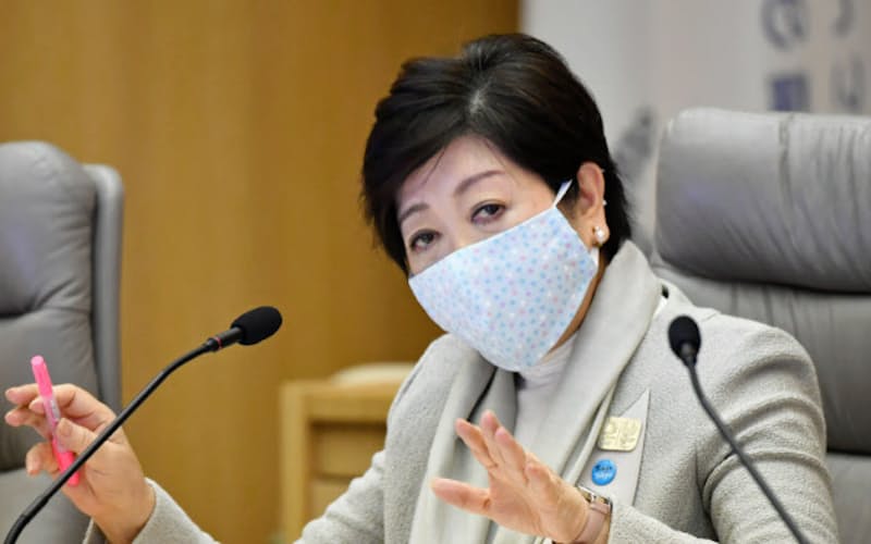 新型コロナウイルス感染症対策本部会議で発言する東京都の小池知事(10日、都庁) 新型コロナウイルス感染症対策本部会議で発言する東京都の小池知事(10日、都庁)