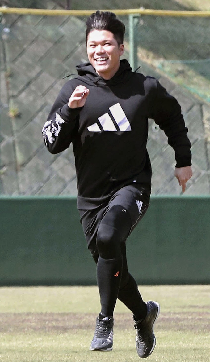 巨人 坂本 開幕へいい準備を 外野練習も 日本経済新聞