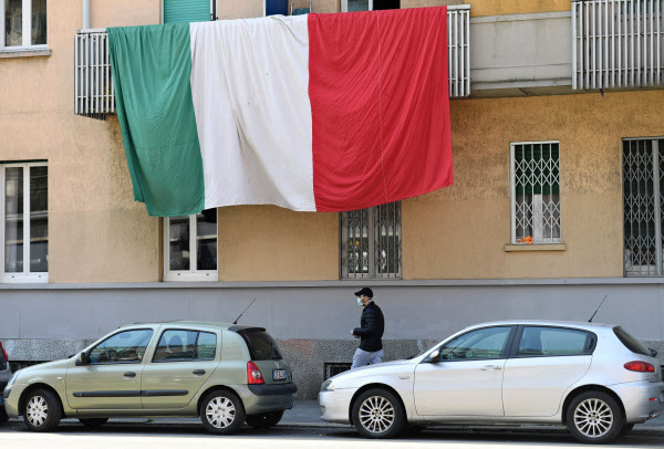 イタリア 移動制限措置を5月3日まで再延長 日本経済新聞