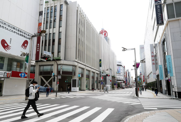 緊急事態宣言後 初の週末 繁華街 新宿も静かに 日本経済新聞