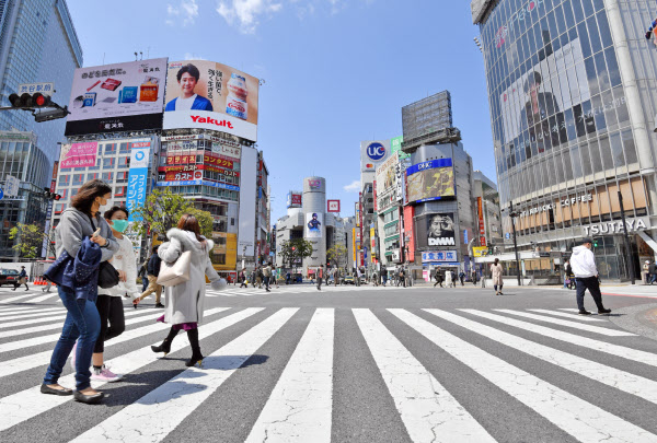 休業要請初日の人出 歌舞伎町72 減 大阪駅周辺93 減 日本経済新聞 休業要請初日の人出 歌舞伎町72 減 大阪駅周辺93 減 日本経済新聞