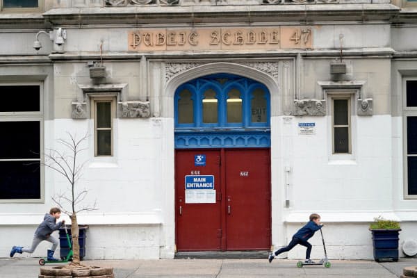 閉鎖されたニューヨーク市内の学校=ロイター
