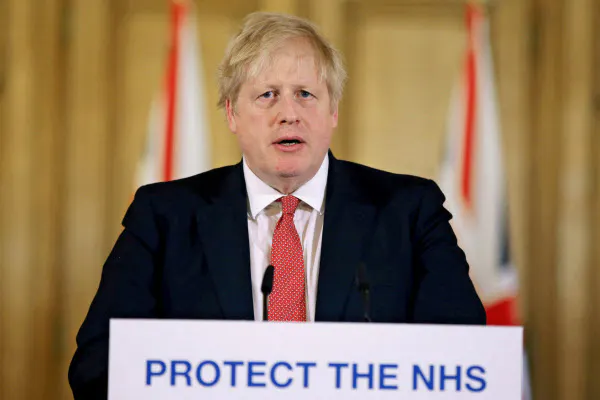 ジョンソン英首相はロンドン郊外の別荘で療養を続ける=ロイター