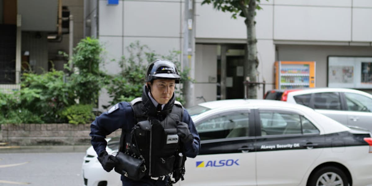 Alsok ストーカー保険発売 警備員費用を支払い 日本経済新聞