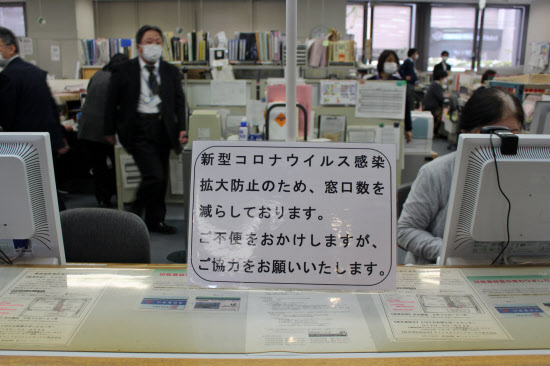 大阪 兵庫の自治体 住民サービス維持と感染防止に力 日本経済新聞